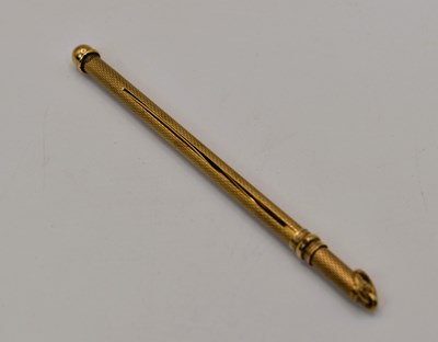 Lot 5 - A 9ct gold swizzle stick, length 80mm, 5.0g.