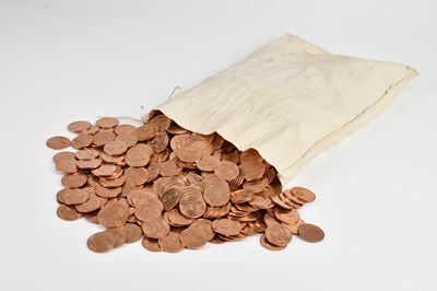 Lot 654 - A large collection of pennies, approximately 6...