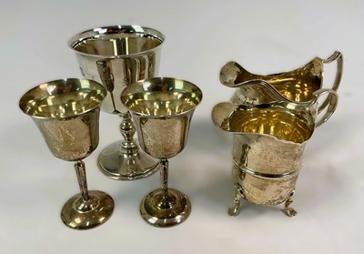 Lot 418 - BARKER ELLIS SILVER CO; a Elizabeth II...