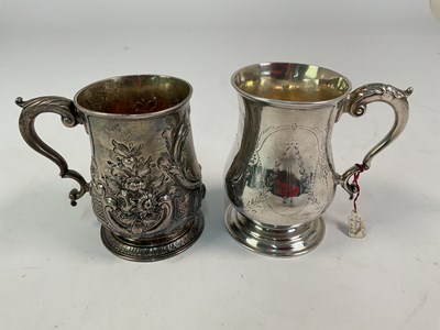 Lot 415 - A George III hallmarked silver mug with...