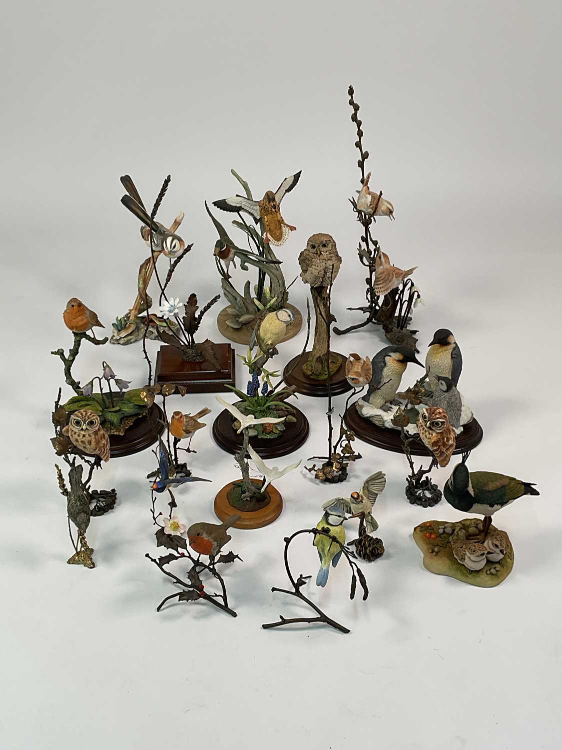 Lot 24 - COUNTRY ARTISTS; a quantity of models of birds...