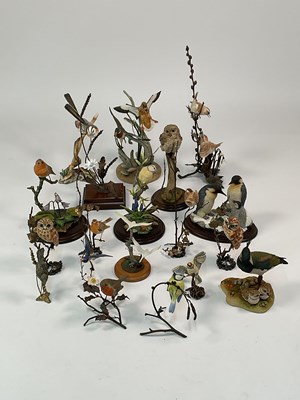 Lot 24 - COUNTRY ARTISTS; a quantity of models of birds...