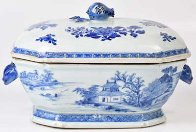 Lot 256 - A matched Chinese Export blue and white tureen...
