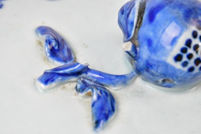 Lot 256 - A matched Chinese Export blue and white tureen...
