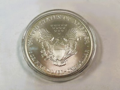 Lot 431 - A United States of America 1oz Fine Silver...