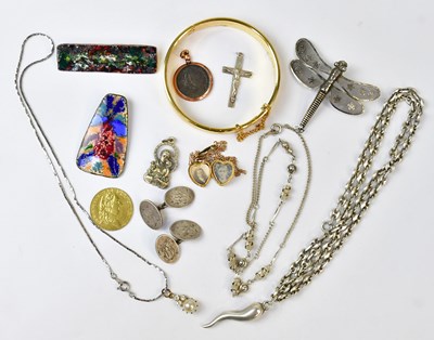 Lot 978 - A silver cornicello pendant on chain, length...
