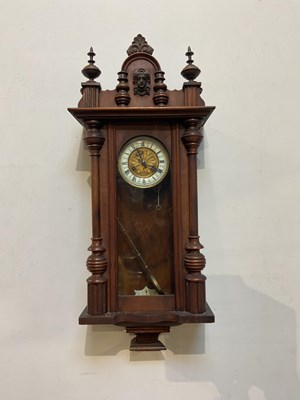 Lot 229 - A wall clock