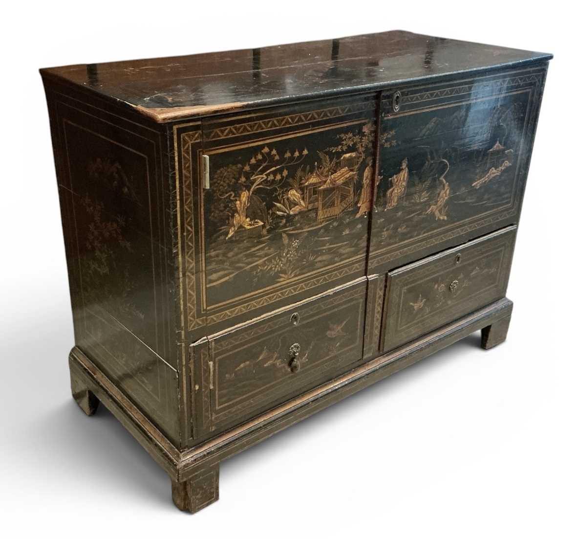 Lot 9 - An 18th century Japanese style chinoiserie...