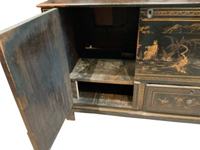 Lot 9 - An 18th century Japanese style chinoiserie...