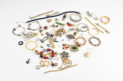 Lot 686 - A collection of assorted costume jewellery...
