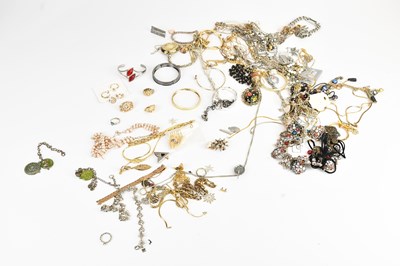 Lot 687 - An assortment of decorative costume jewellery,...