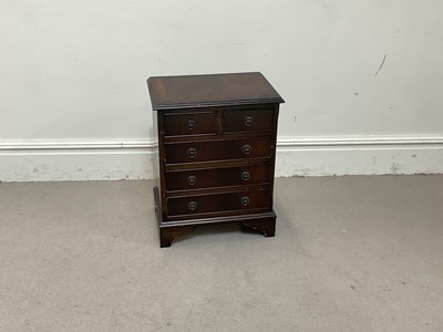 Lot 1115 - A reproduction chest of drawers, height 62cm,...