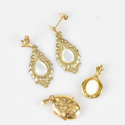 Lot 326 - An opal pendant set in yellow metal mount,...
