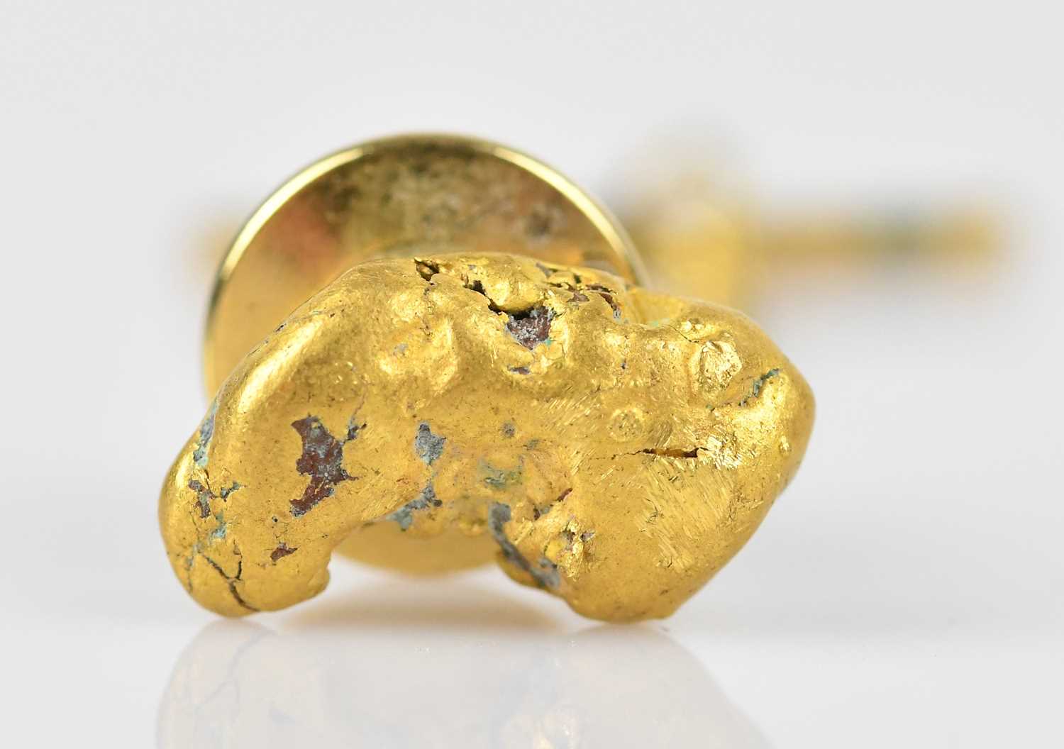 Lot 19 - A yellow metal nugget effect stickpin,...