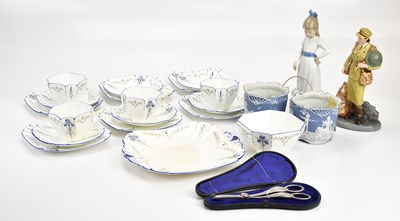 Lot 1546 - A mixed group of ceramics including a Shelley...