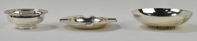 Lot 1173 - A George V hallmarked silver circular ashtray,...