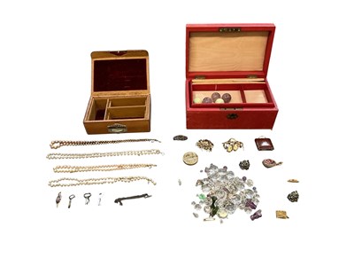 Lot 1437 - A small quantity of assorted costume jewellery,...