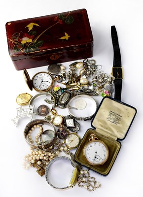 Lot 1074 - A small collection of costume jewellery and...