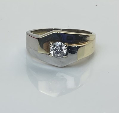 Lot 541 - A 9ct gold solitaire ring with cubic zirconia...