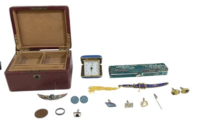 Lot 1453 - A small quantity of assorted costume jewellery,...