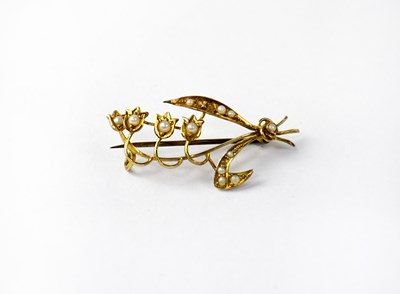 Lot 993 - A 15ct yellow gold brooch in the form of a...