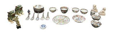 Lot 1073 - A quantity of assorted Oriental items,...