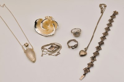 Lot 568 - A collection of silver jewellery comprising a...