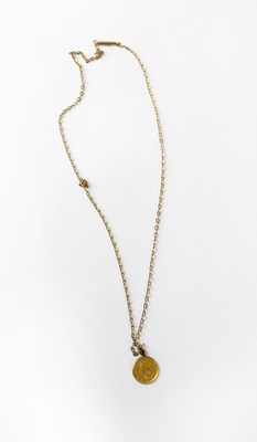 Lot 1019 - A 9ct rose gold chain with a US one cent gold...