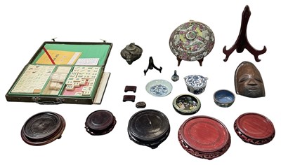 Lot 1066 - A quantity of assorted Oriental items,...