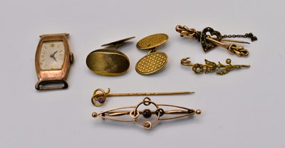 Lot 557 - A mixed collection of jewellery, comprising a...