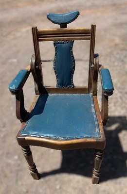 Lot 735 - A early 20th century mahogany and leather...