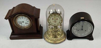 Lot 345 - A mahogany cased mantel clock with Roman...