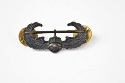 Lot 682 - A WWII era cap badge for for US Eagles 8200...