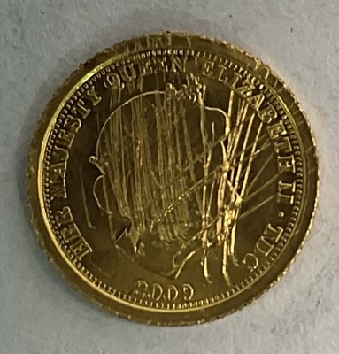 Lot 406 - A 9ct Elizabeth II half crown, 0.5g