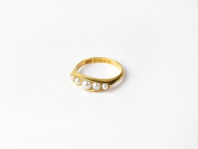 Lot 946 - An 18ct gold ring set with five graduated seed...