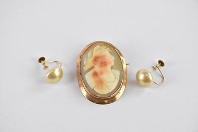 Lot 914 - A 9ct gold cameo brooch, marked 9ct, and a...