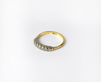 Lot 941 - An 18ct gold ring set with seven small...