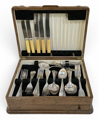 Lot 1109 - An early 20th century oak cased part filled...