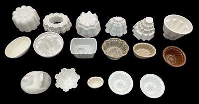 Lot 525 - A collection of approximately seventeen early...