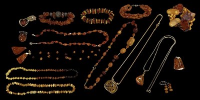 Lot 1450 - A small quantity of assorted costume jewellery,...