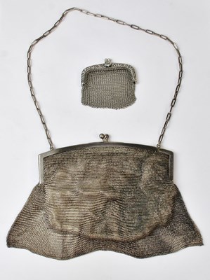 Lot 797 - An 800 grade silver chainmail purse, with...