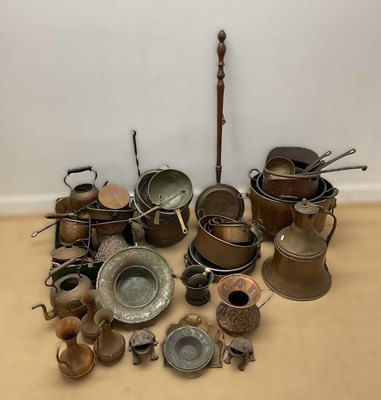 Lot 122 - A quantity of copperware, to include a coal...