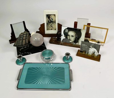 Lot 36 - A quantity of Art Deco items to include six...
