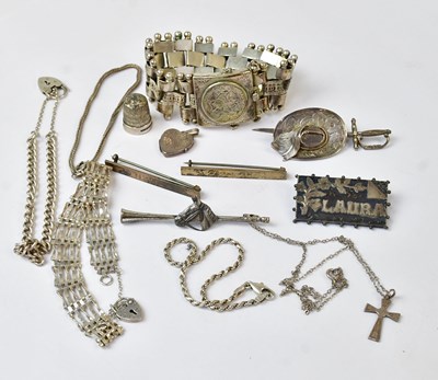 Lot 987 - A group of silver jewellery, comprising two...