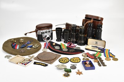 Lot 1165 - A mixed group of militaria including various...
