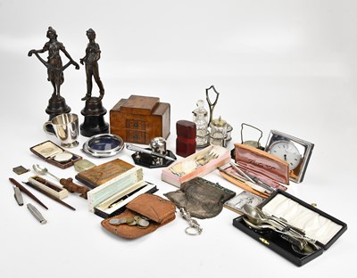 Lot 2015 - A group of collectors' items including...