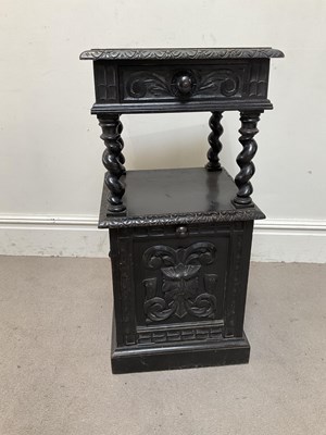 Lot 1243 - A 19th century oak purdonium, with single...