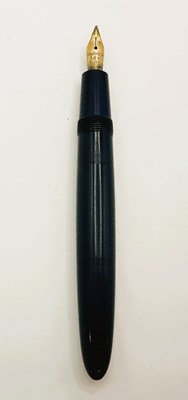 Lot 53 - PARKER; vintage Parker Duofold fountain pen in...