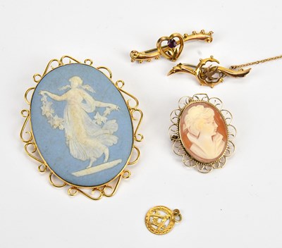 Lot 134 - A 9ct yellow gold Masonic pendant, an early...