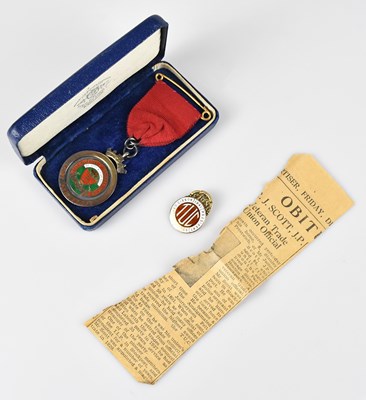 Lot 11 - A 9ct yellow gold and enamel Trade Union...